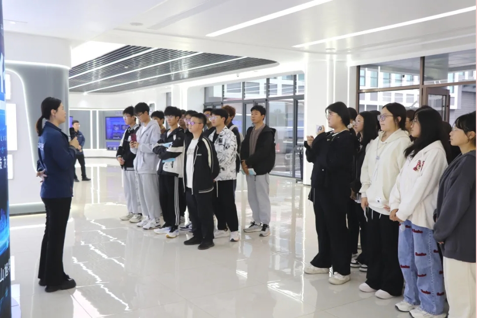 筑牢基础 展望未来 ▏唐山学院会计学院学生到kdpay钱包官网智能参观学习